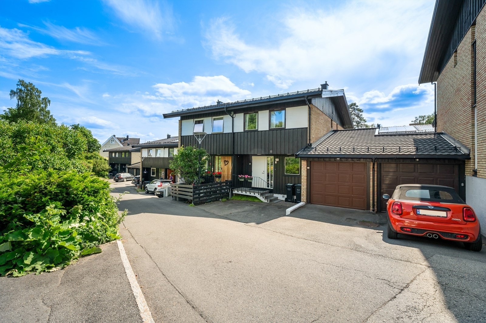 Hyggelig tomannsbolig over 3 plan med intern garasje. Galleribilde