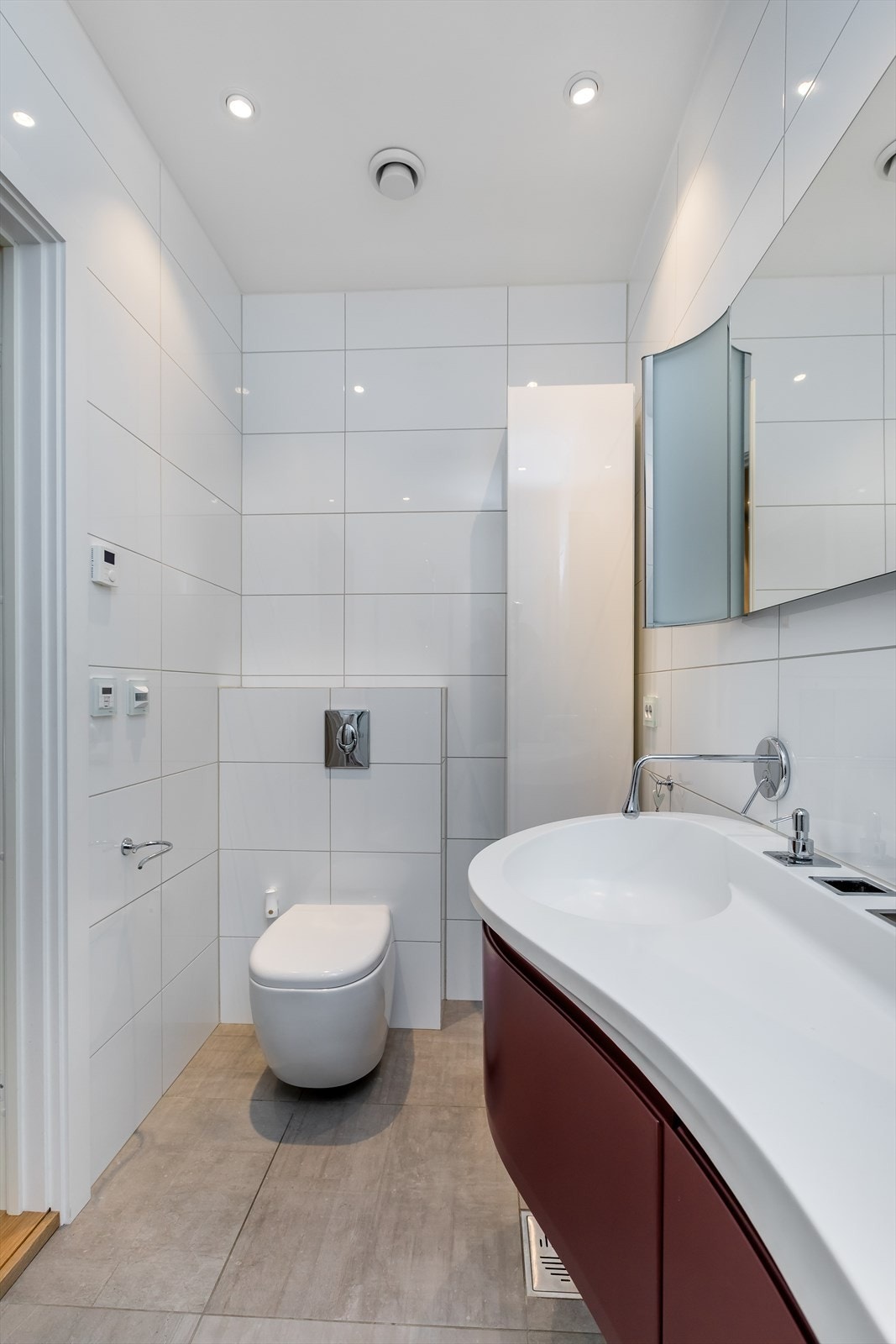 Bad nummer 2 er utstyrt med samme innredning, dusj og toalett som hovedbaderommet. Galleribilde