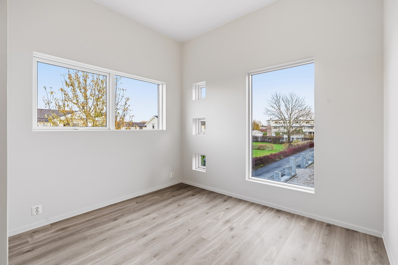 Utleiedelen har to soverom, begge av god størrelse, med plass til seng og tilhørende soveromsmøblement. Galleribilde