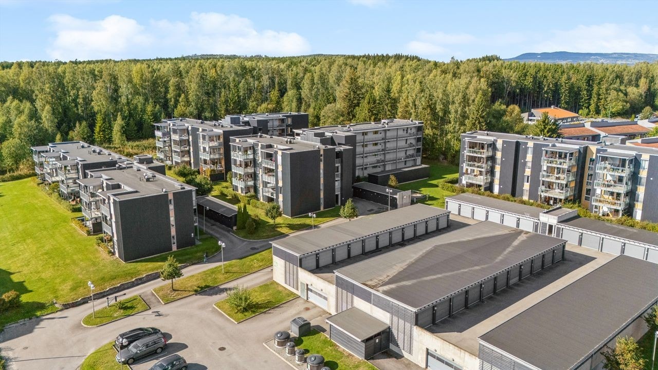 Området byr på gode turmuligheter med nærhet til skog og mark, samt kort vei til det meste man trenger i hverdagen Galleribilde