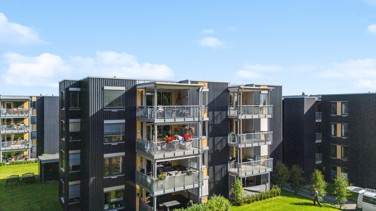 Leiligheten ligger svært fint til i toppetasjen Galleribilde