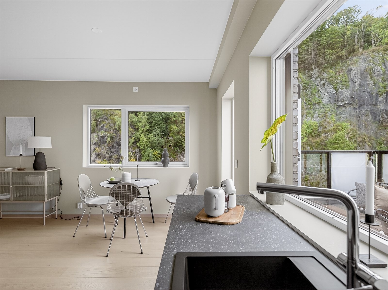 Se utsikten fra kjøkkenet. Bør oppleves! Galleribilde