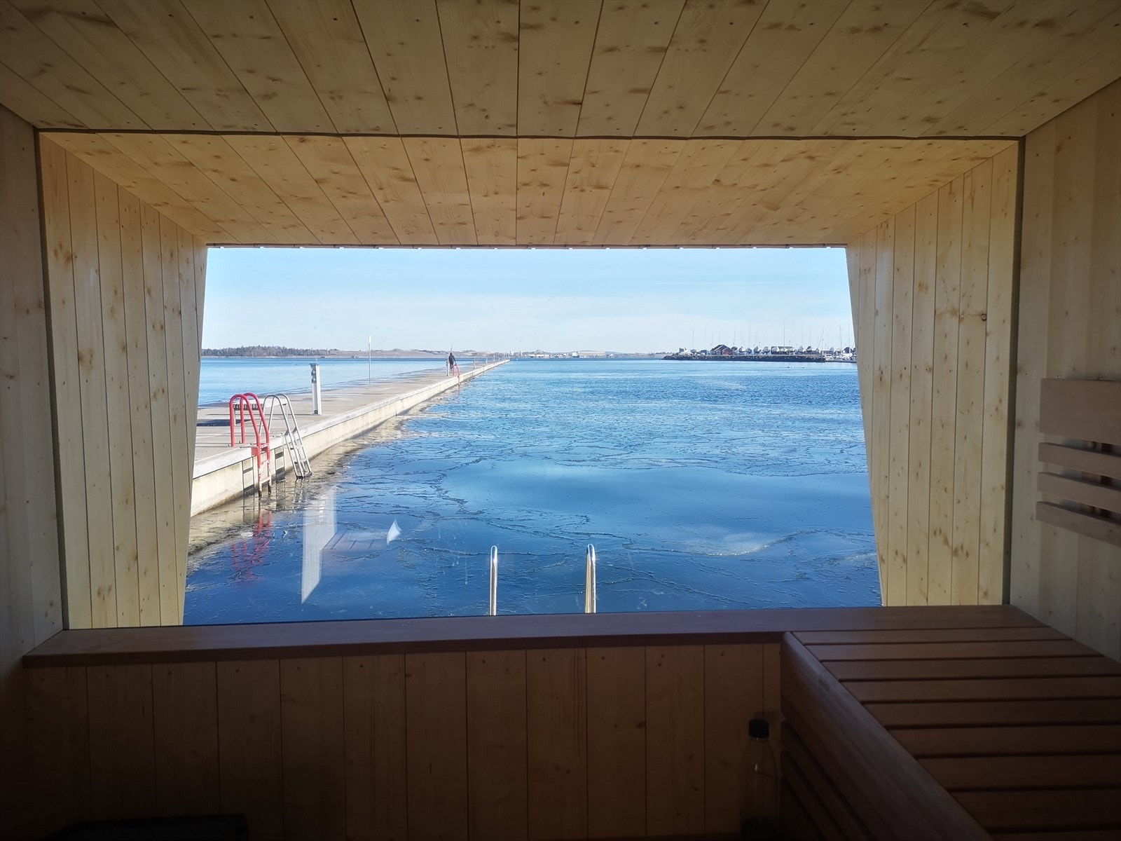 Fra den nye badstuen ved brygga Galleribilde