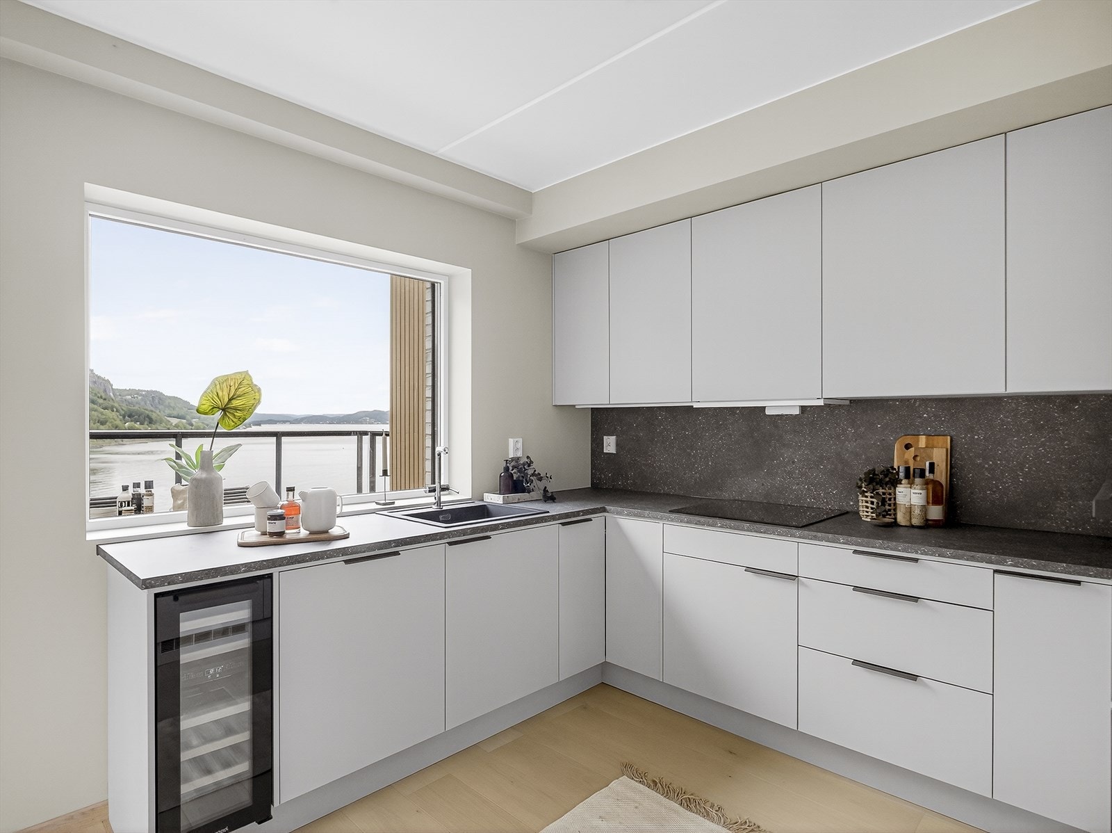 Nydelig utsikt fra kjøkkenet Galleribilde