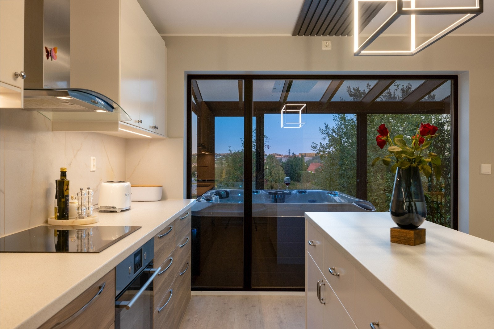 Fra kjøkkenet har du også utsikt over den flotte naturen. Galleribilde