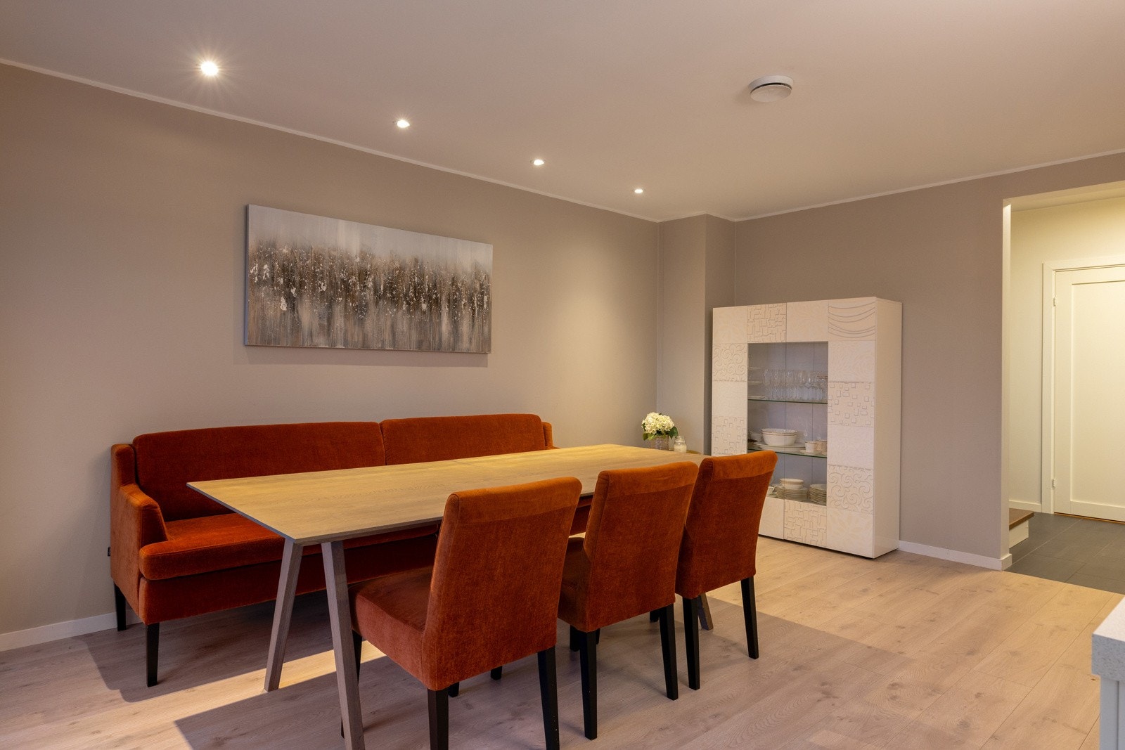 Lun og innbydende med god belysning og plass til hele familien Galleribilde