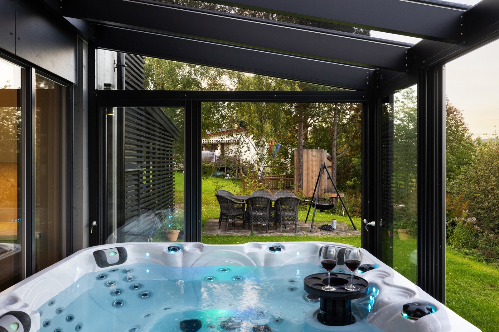 God plass til avslapning under åpen himmel. Galleribilde