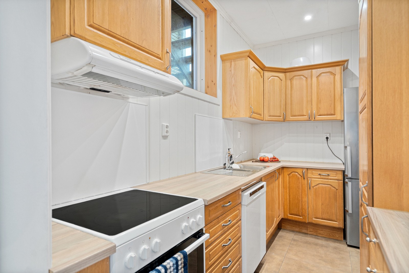 Kjøkken med solig innredning Galleribilde