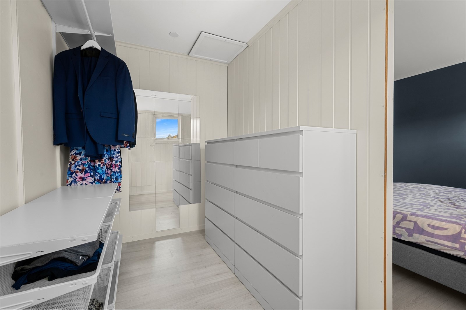 Tilknyttet hovedsoverommet er det en walk-in-garderobe på 5,5 m². Galleribilde