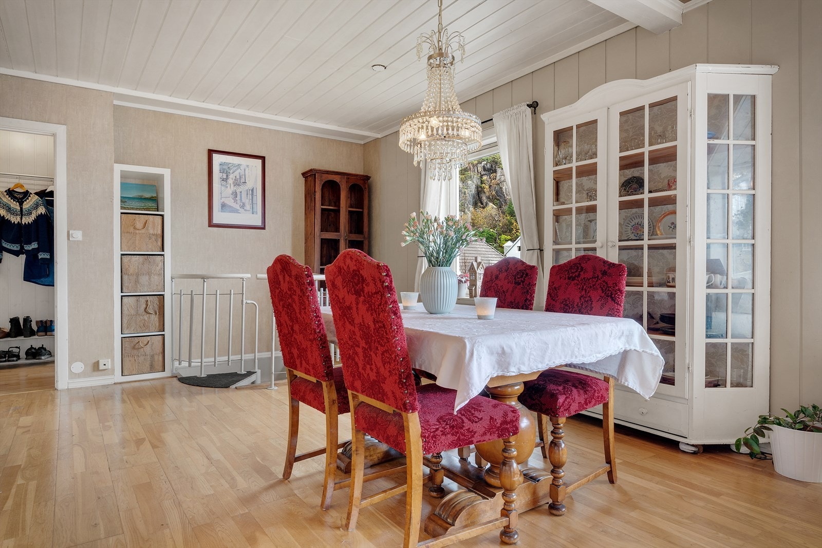 God plass til spisestue Galleribilde