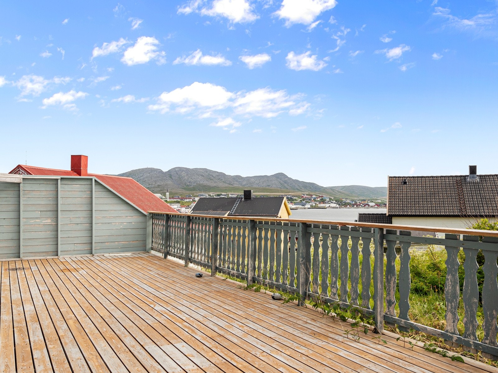 Boligen har en fin beliggenhet med gode solforhold Galleribilde