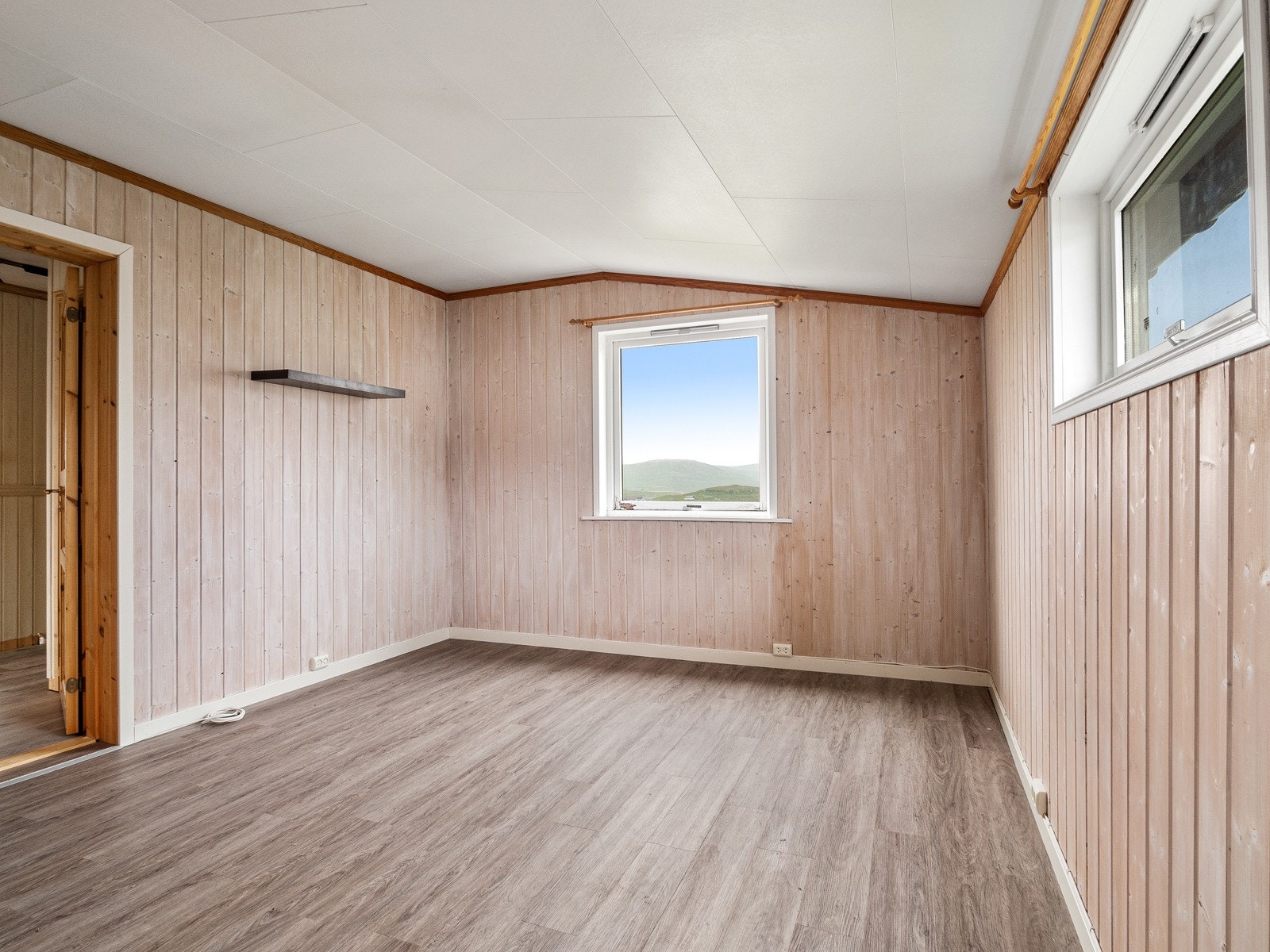 Det er også en romslig tv-stue/ungdomsrom i 2. etasje Galleribilde