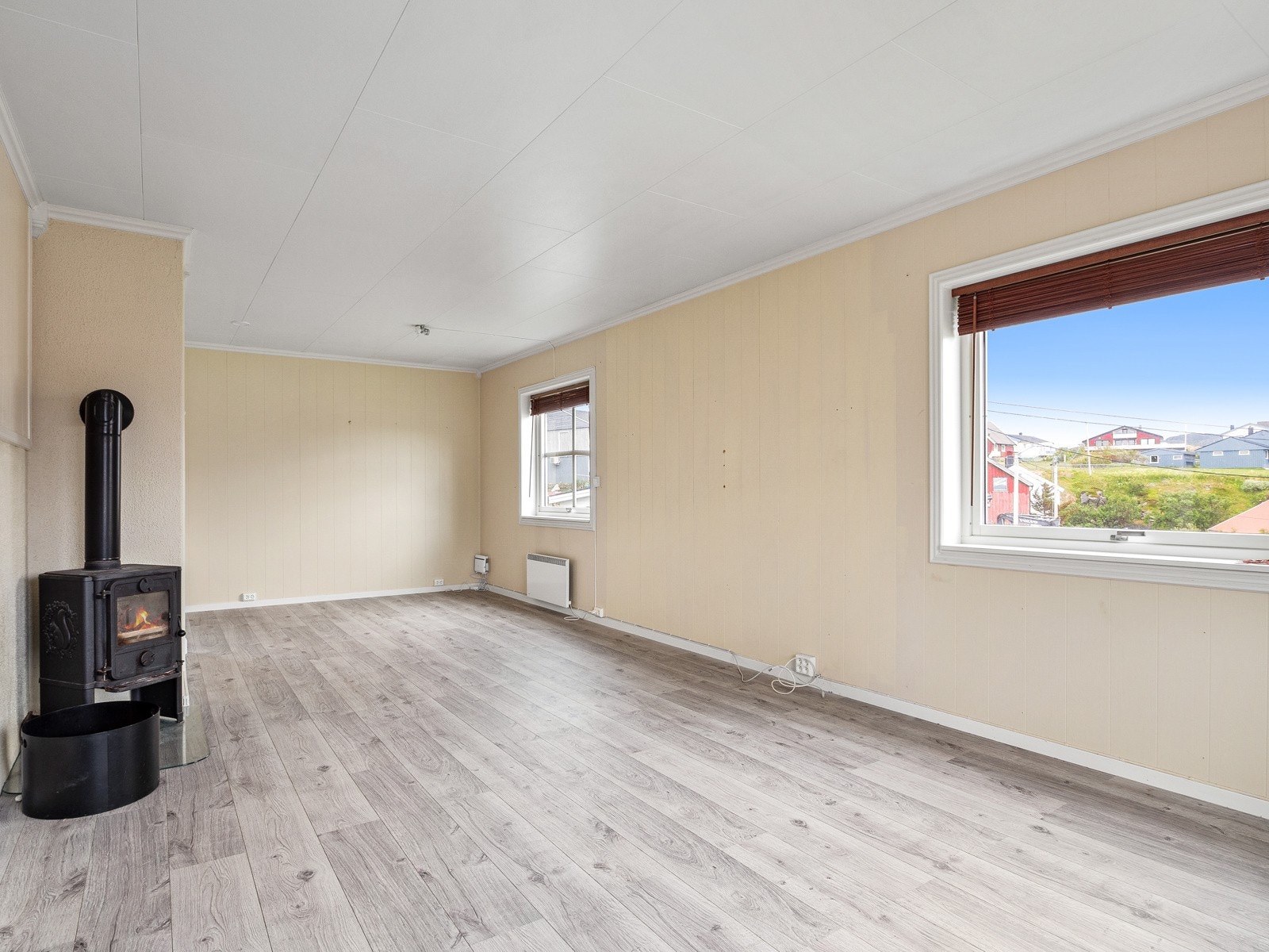 Det er også pent ildsted i stuen Galleribilde