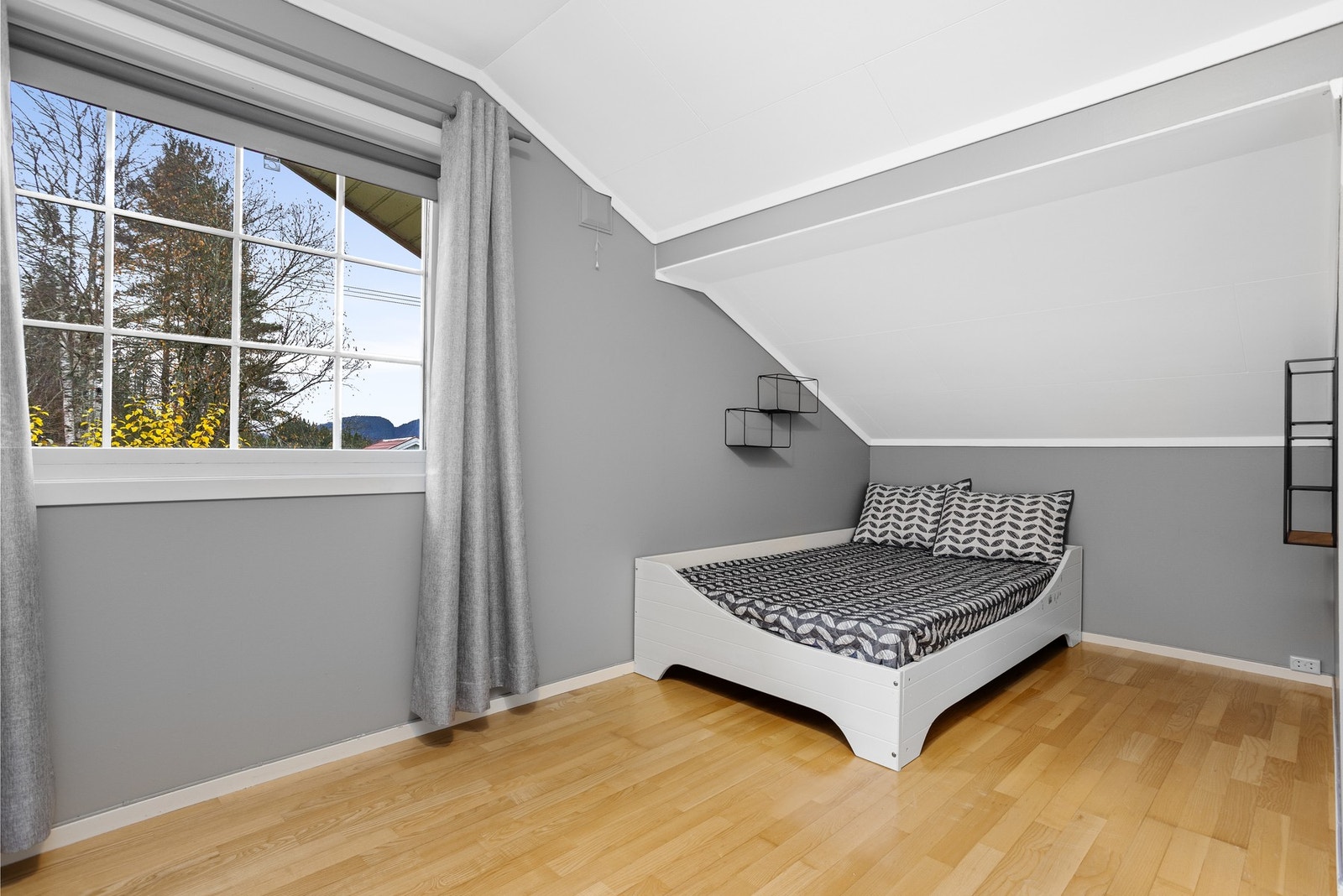 Soverom II med god plass til møblering Galleribilde