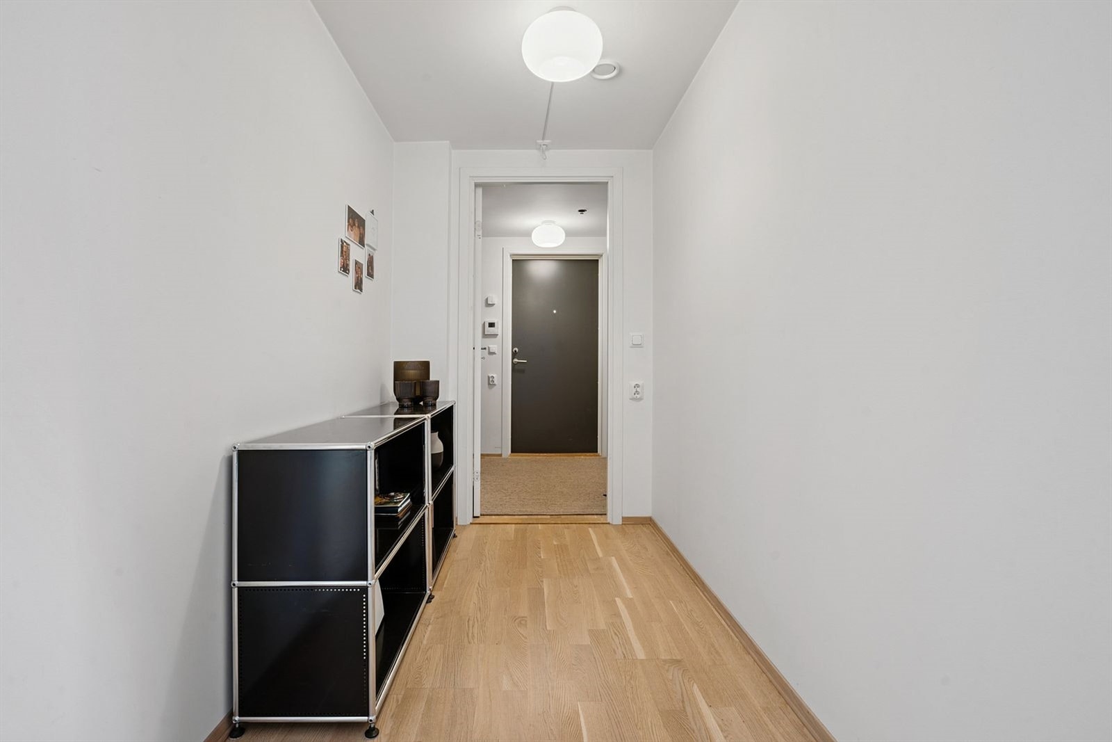 Meget romslig og innbydende gang Galleribilde