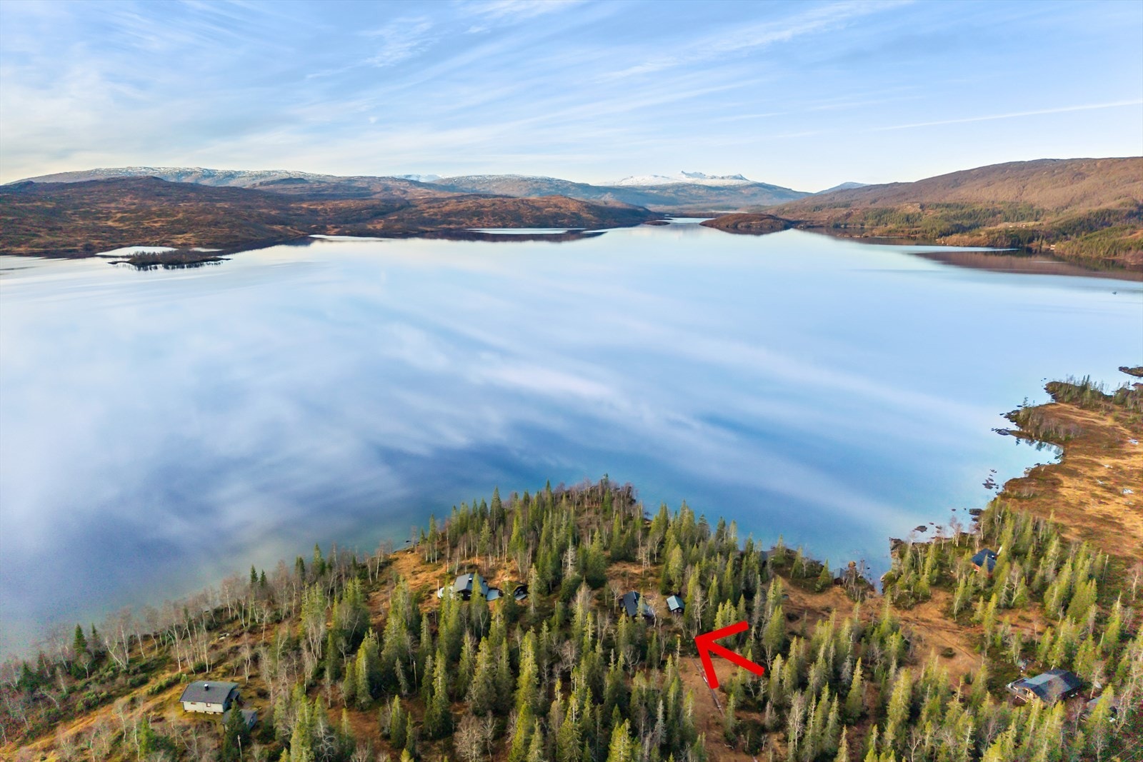 Hytta ligger ca 35 km fra Korgen. En tar av E6 i Korgen og kjører FV806 til Bleikvasslia, der en fortsetter på FV7340. Gangsti ned til hytten på ca 200m fra parkering. Galleribilde