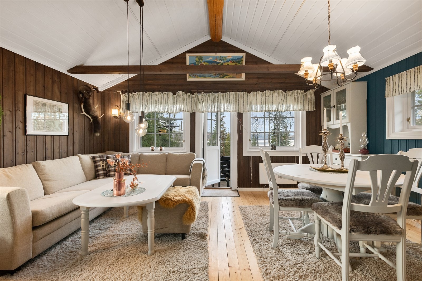 Koselig stue med utgang til terrasse på 32 kvm Galleribilde