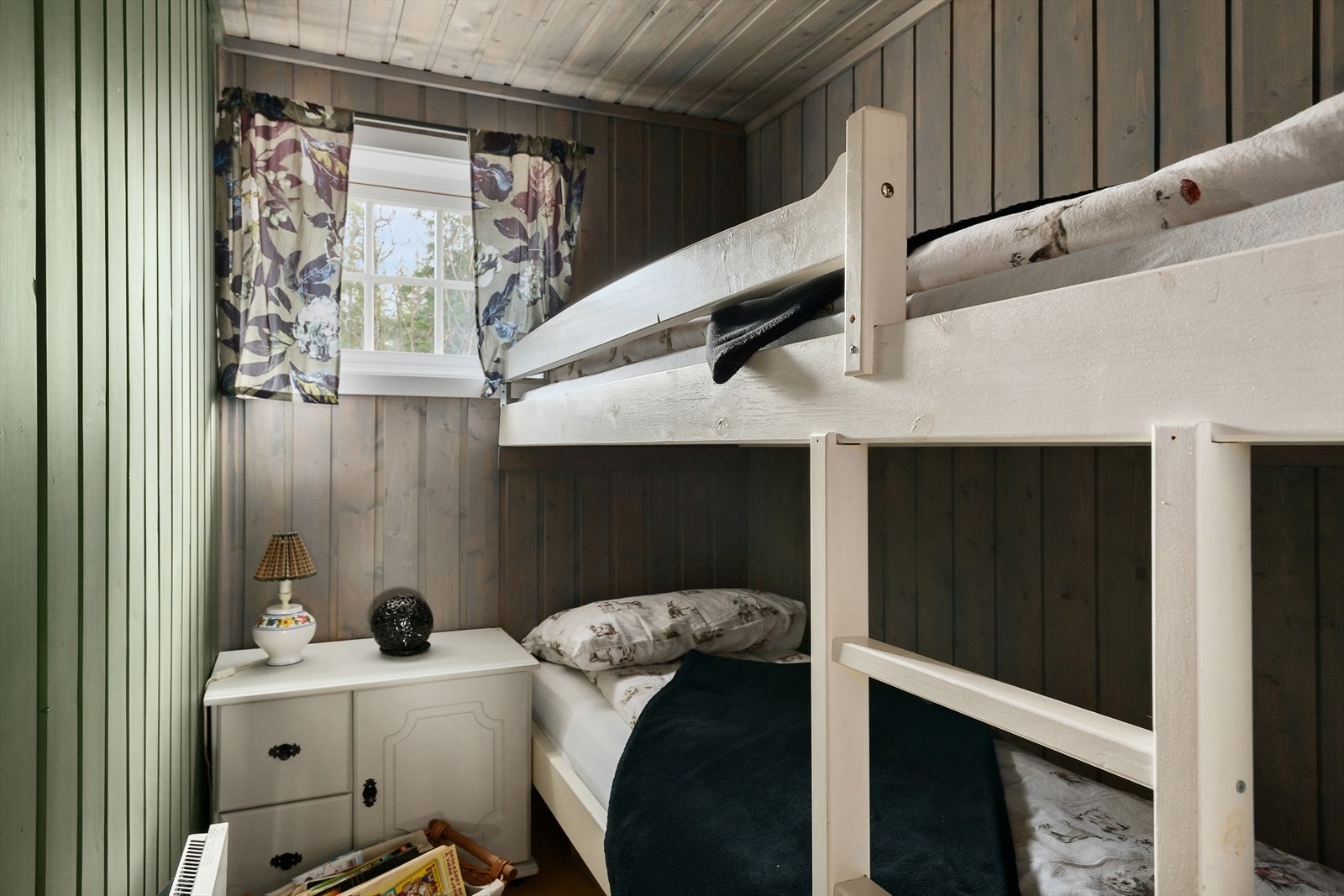 Det er totalt 3 soverom i hytta. I tillegg er det soverom i annekset Galleribilde