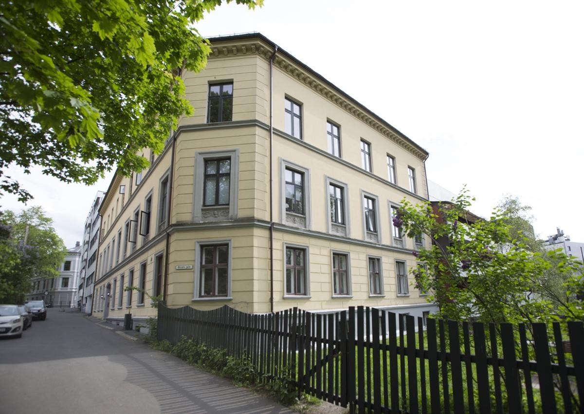 Staselig bygård, i stille område Galleribilde