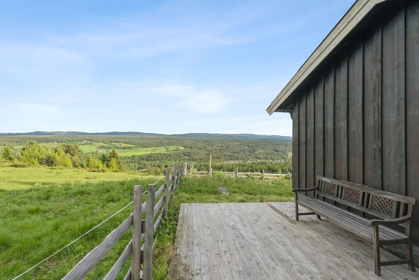 Området er et ledorado for alle syklister, og vinterstid kjøres det opp milevis med flotte skiløyper. - Velkommen på visning! Galleribilde