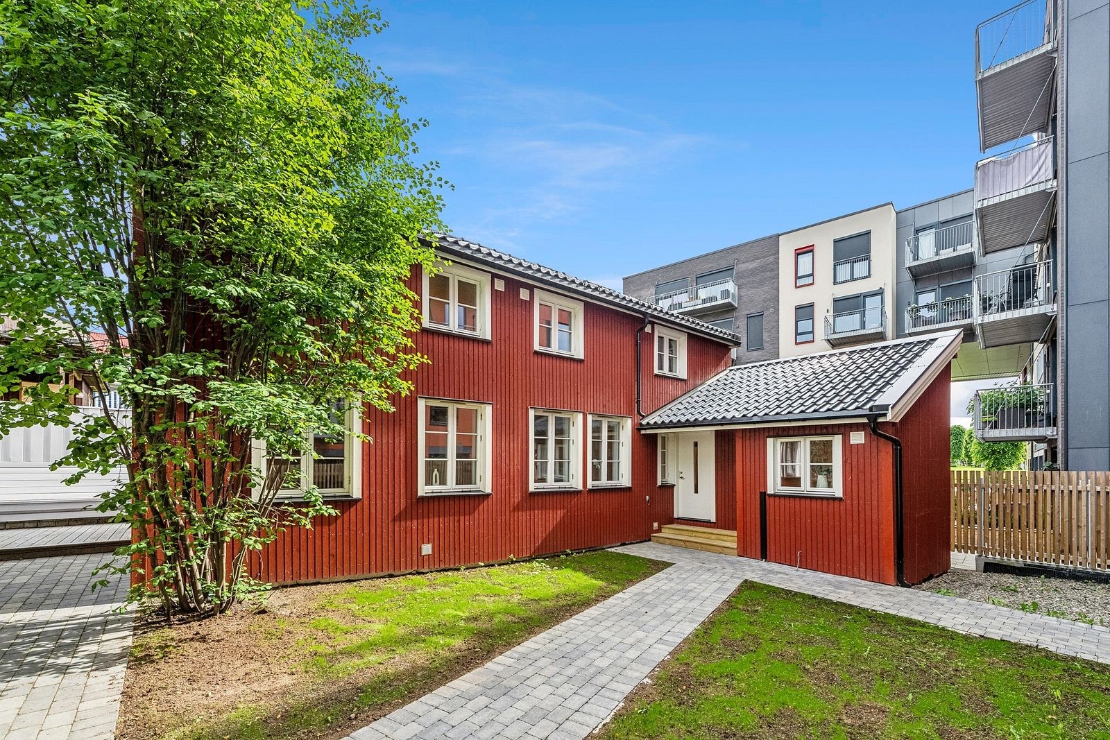 Velkommen til denne sjarmerende eneboligen presentert av Andreas Solberg v/ Nordvik Eiendom. Galleribilde