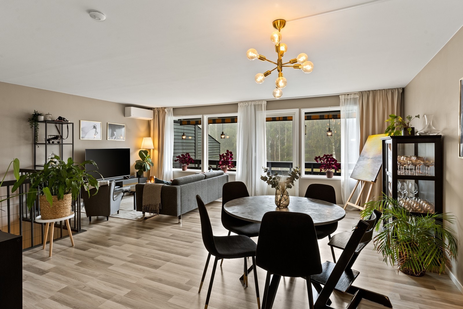 Velkommen til et innholdsrikt rekkehus over 2 plan - Rolige og populære omgivelser på Skredderåsen. Galleribilde