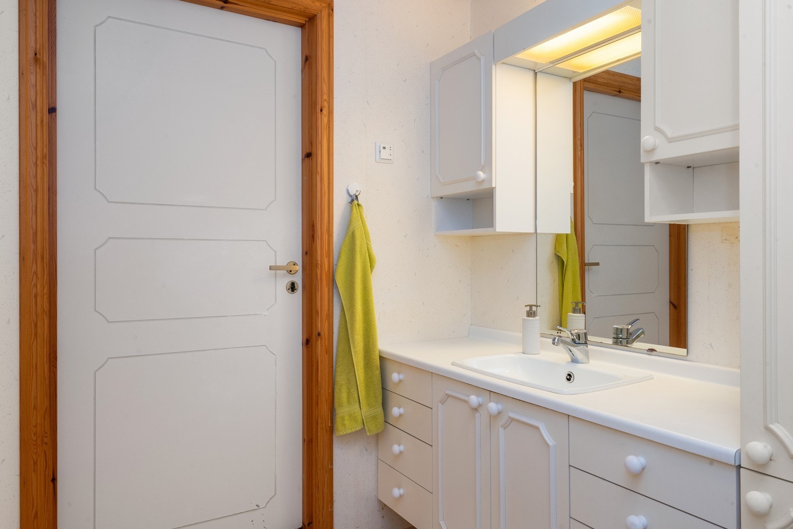 Profilert innredning med enkel servant Galleribilde