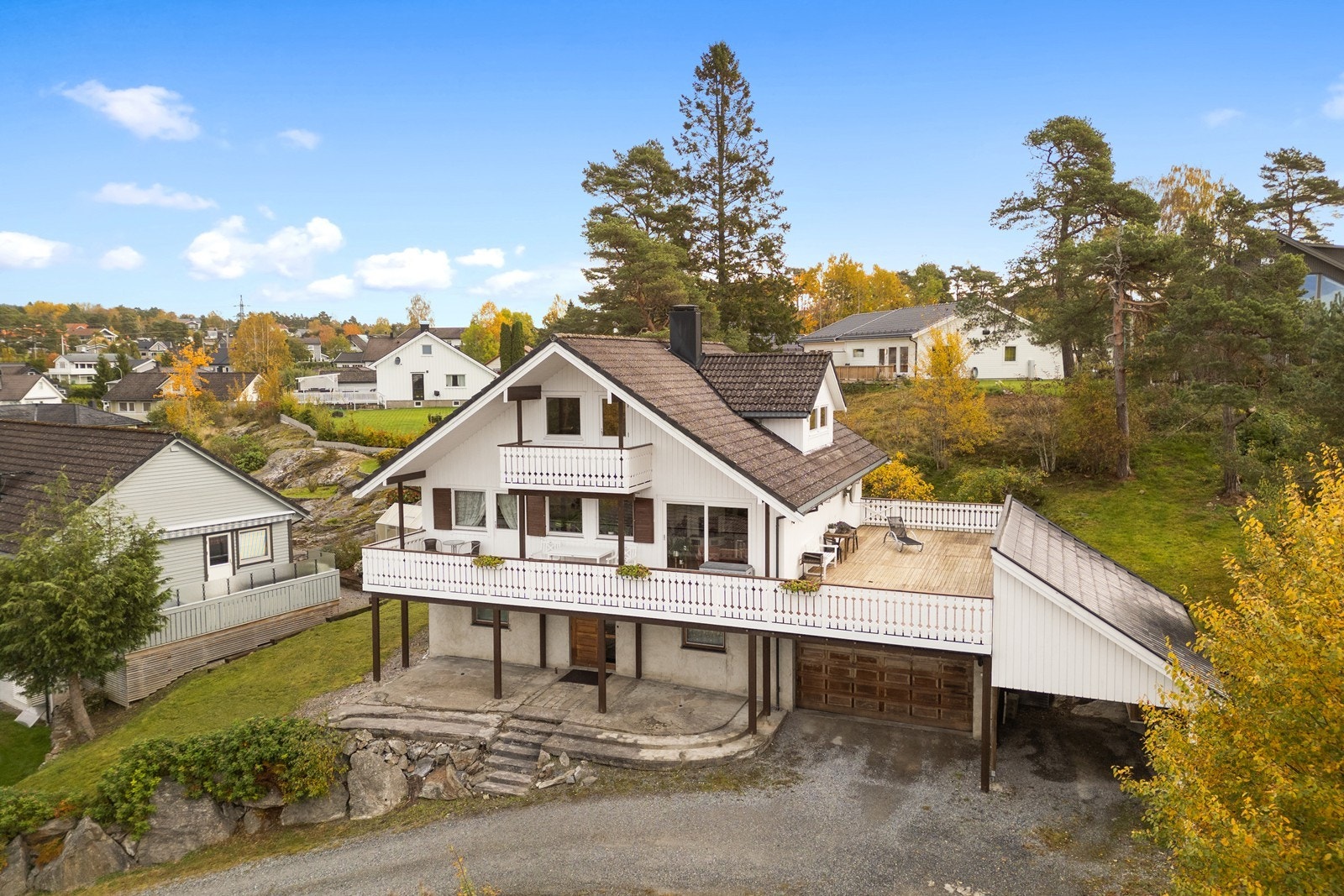 Overbygd og opphøyd inngangsparti Galleribilde