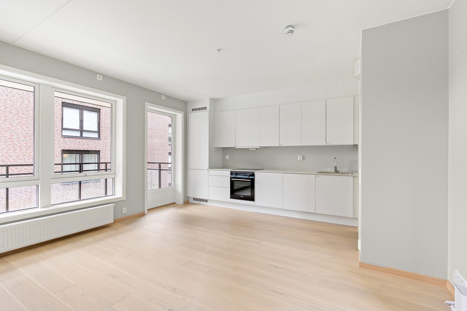 Lekkert og moderne Sigdal-kjøkken i åpen og sosial løsning. Galleribilde