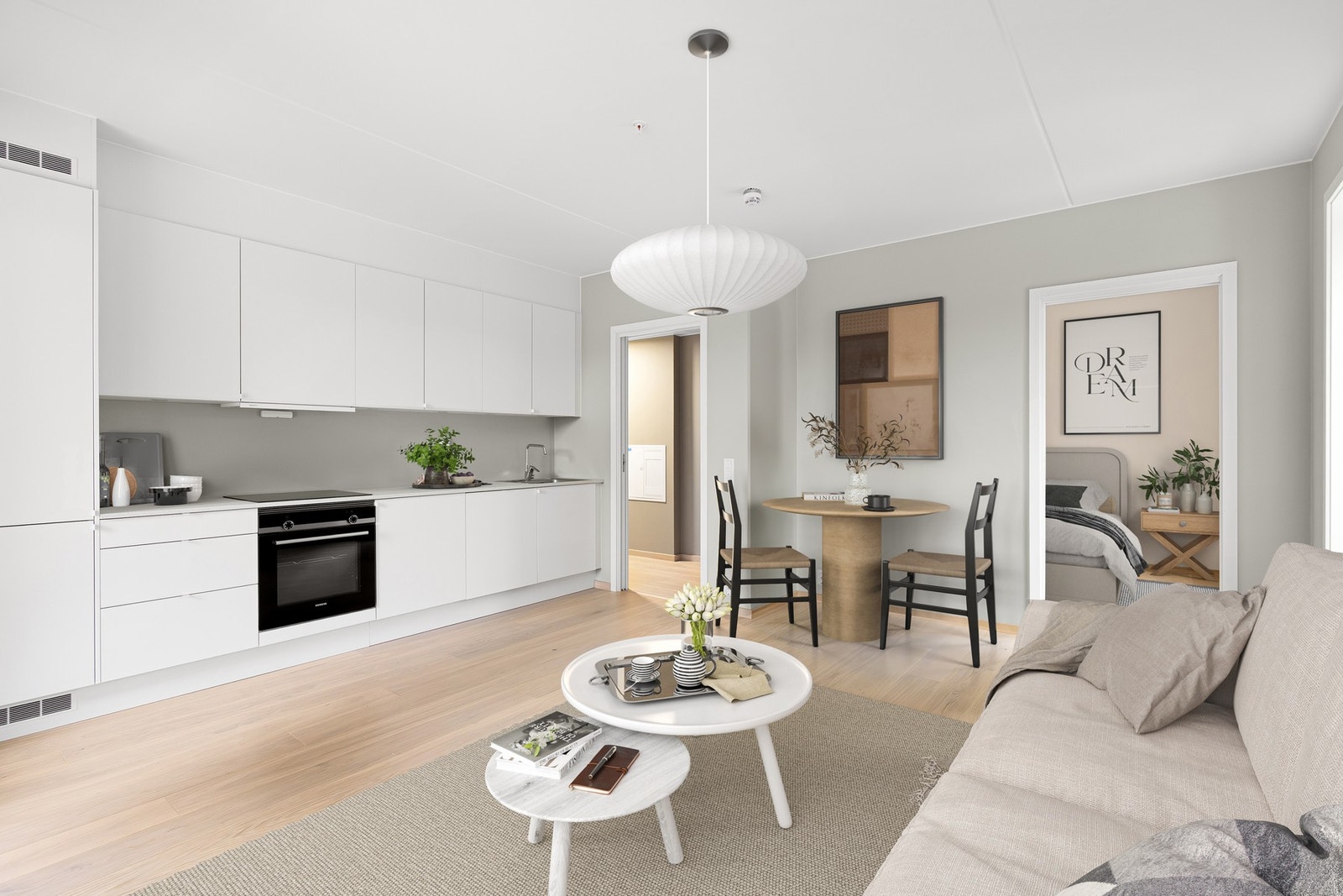 Stuen oppleves lys og luftig, og kan enkelt innredes med flere soner. Galleribilde