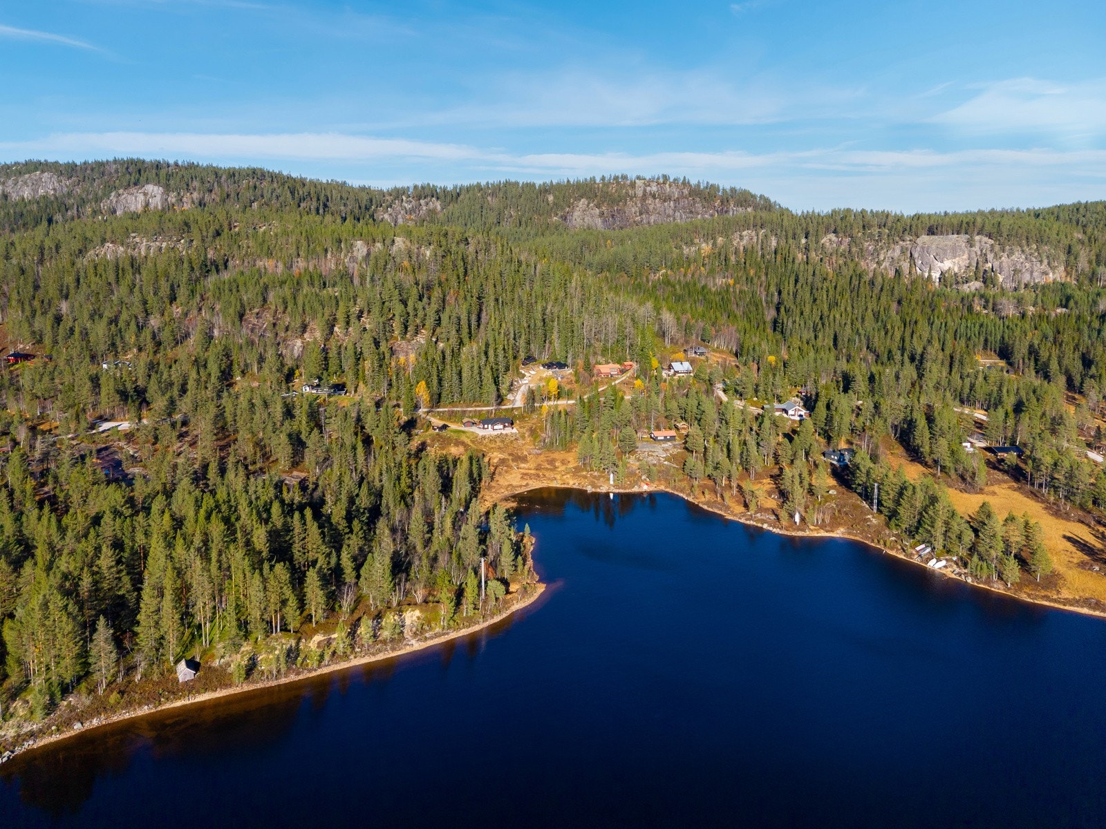Området byr på flotte turløyper og turistforeningens turnett vår, sommer og høst, og skiløyper om vinteren. Galleribilde