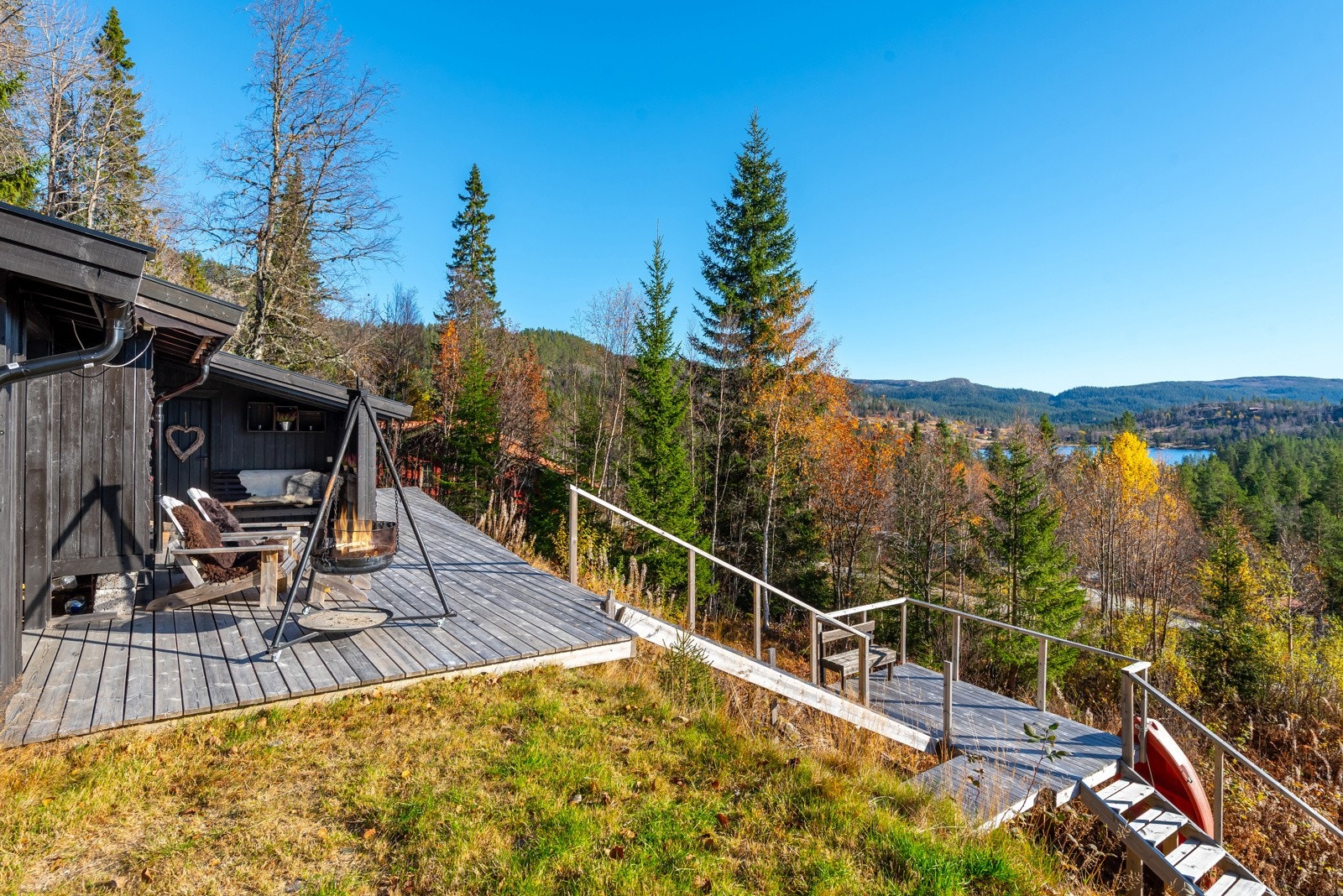 Usjenert og solrikt, med nydelig utsikt utover nærområdet. Galleribilde