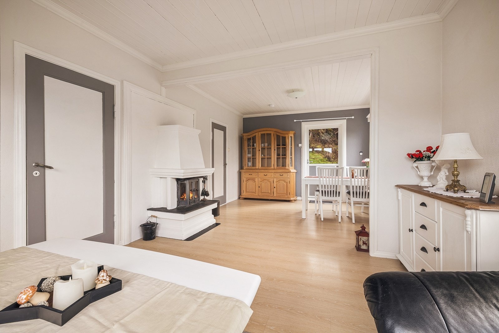 Inn i boligen møter man en lys og hyggelig stue. Galleribilde