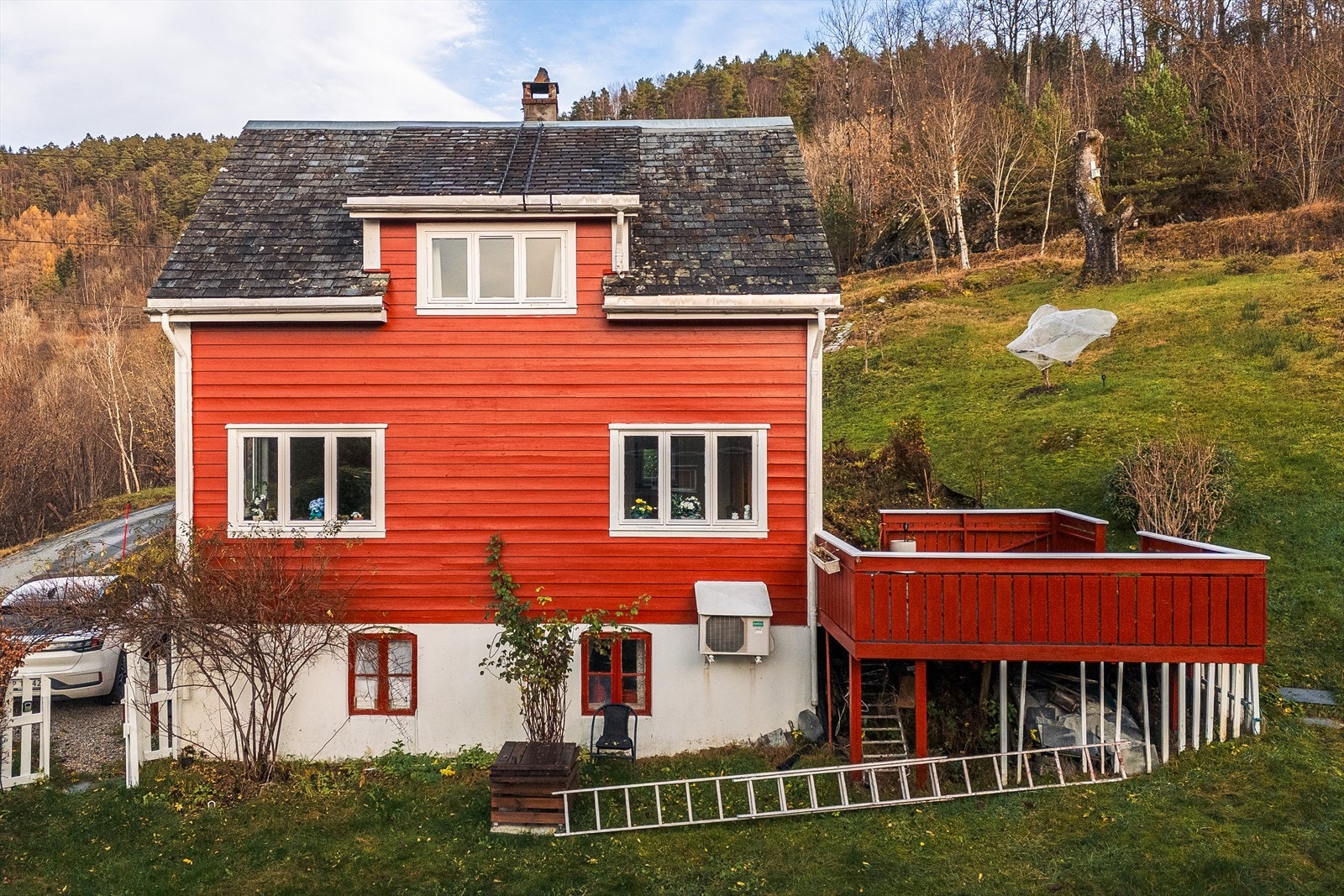 Boligen går over to plan + kjellerplan. Galleribilde