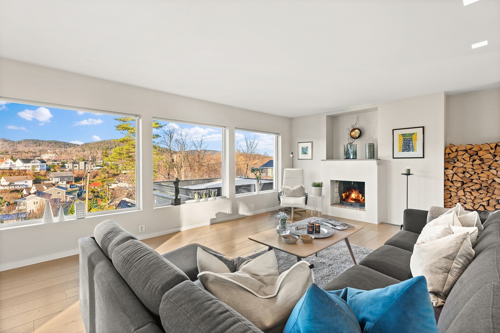 Peisen utgjør en stor forskjell for opplevelsen av rommet. Galleribilde