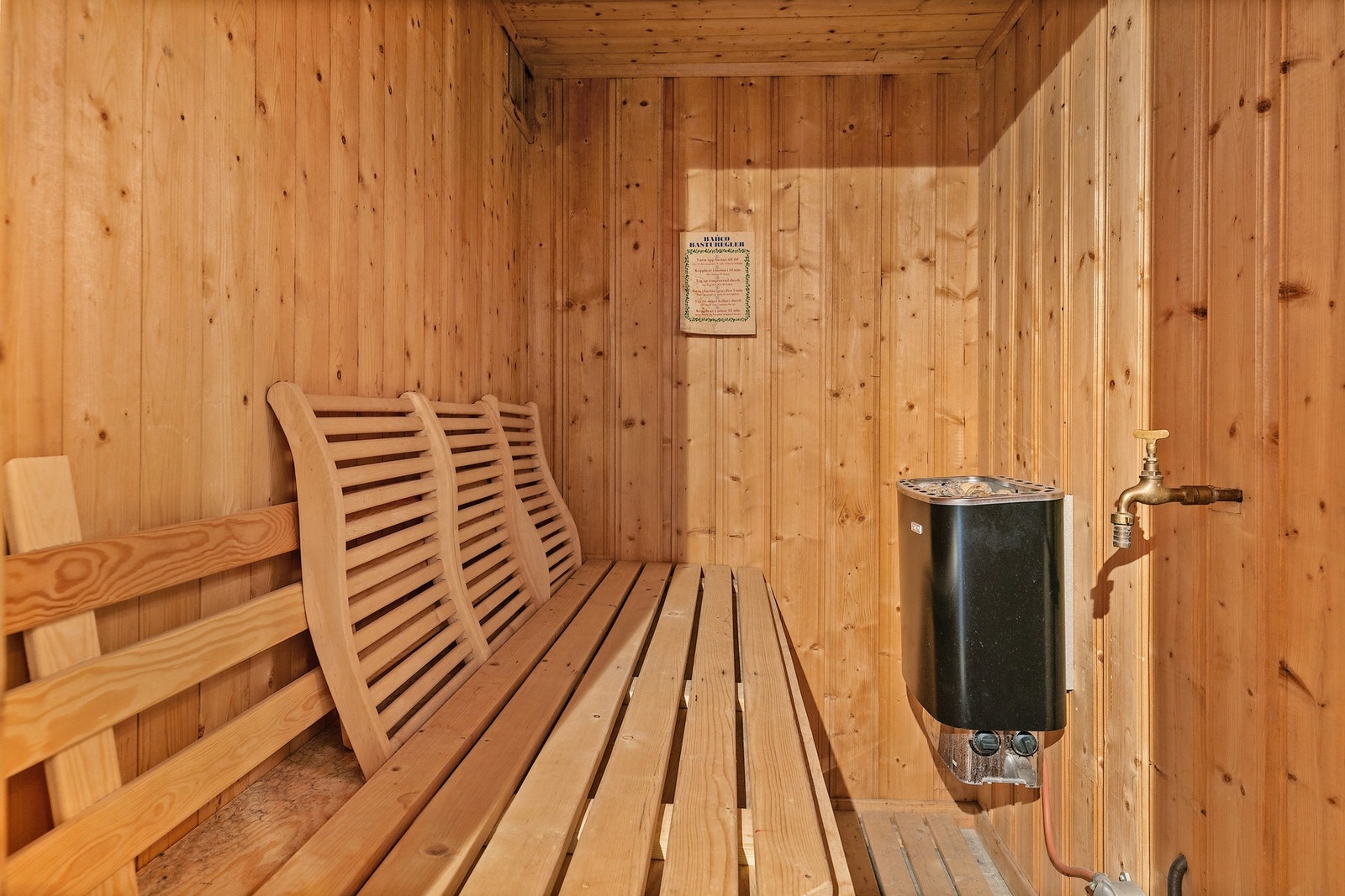 Badet har tilknyttet badstue. Galleribilde