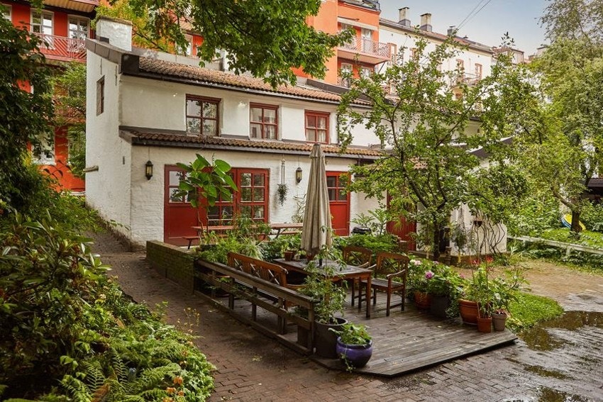 Grendehuset er et felleshus for Sølvsmiekvartalet. I dag leies Grendehuset ut både til beboere i kvartalet og til andre. Det brukes til alt fra fester, barnebursdager, konfirmasjoner og kurs. Galleribilde