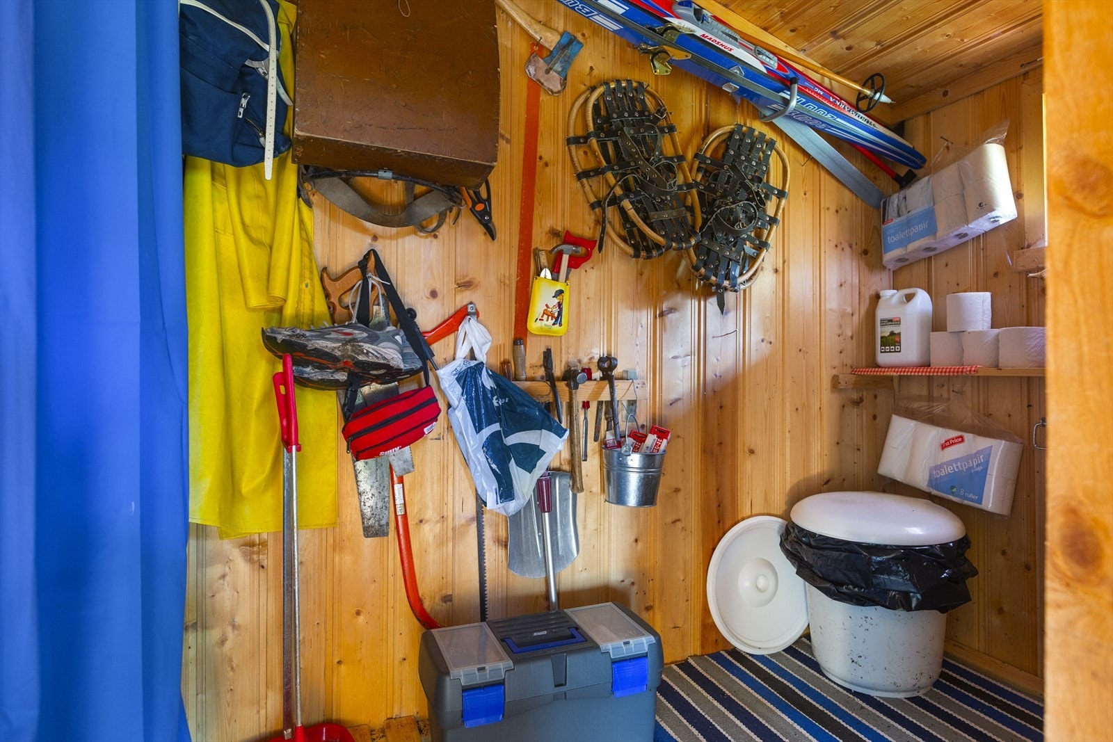 I den ene boden er det bøttedo. Galleribilde