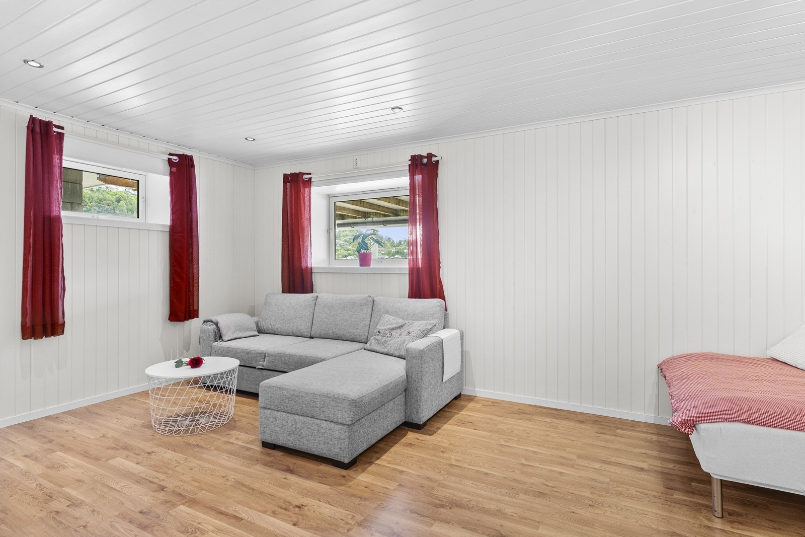 Soverom i kjeller som evt. kan brukes som tv-stue. Galleribilde