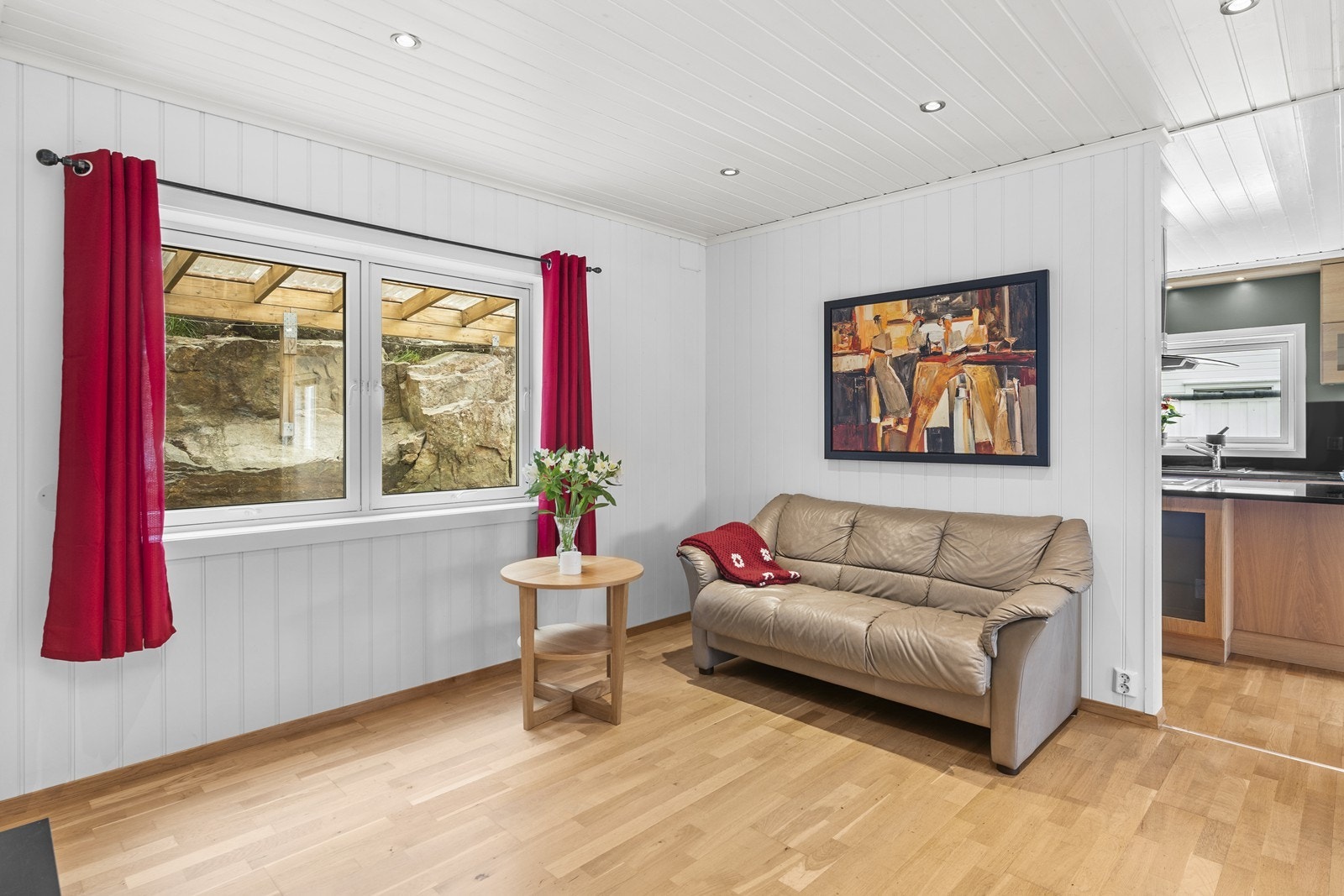 Lun og koselig tv-stue i bakkant. Galleribilde