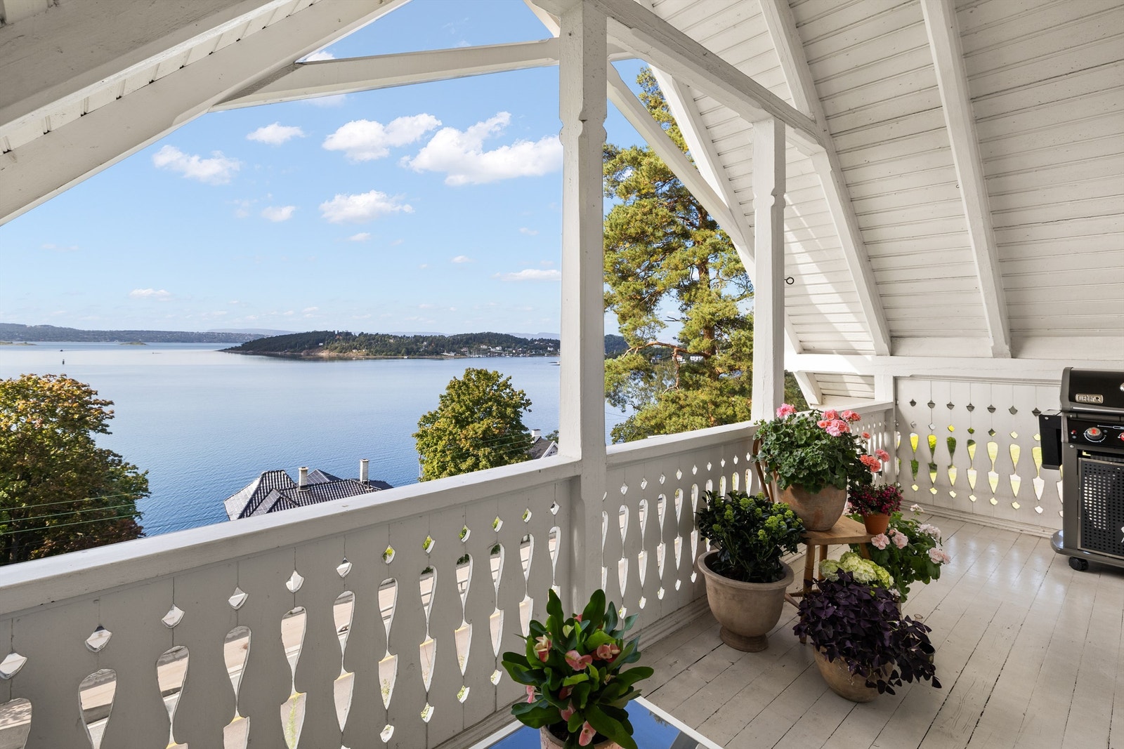 Romslig veranda Galleribilde