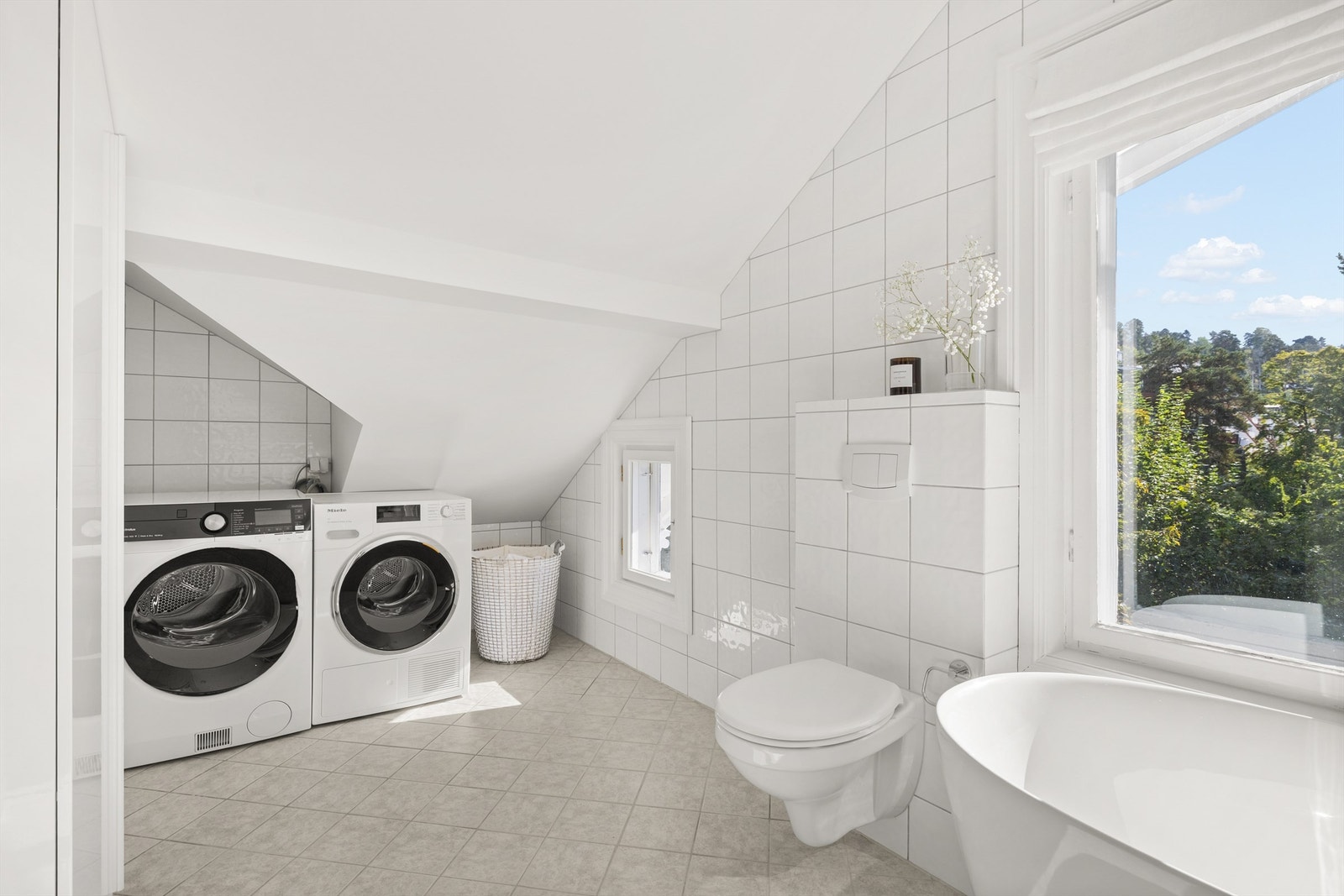 Opplegg for både vaskemaskin og tørketrommel Galleribilde