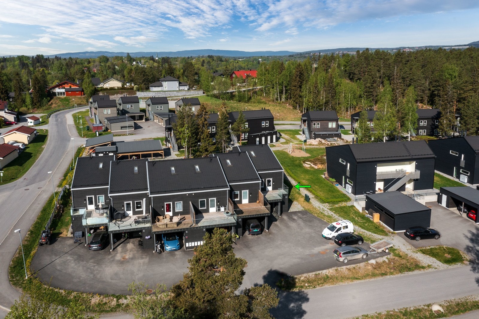 Boligen ligger i et populært og barnevennlig boligområde på Vilbergskogen i Eidsvoll. Galleribilde