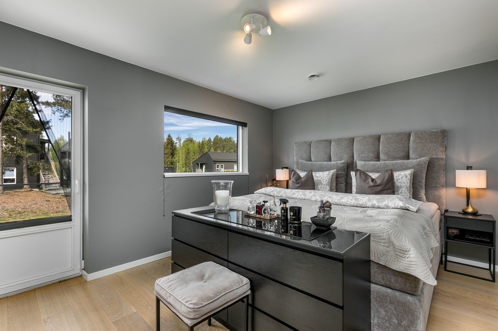 Boligen har totalt 3 lyse og romslige soverom, alle av samme gode kvalitet og standard som resten av boligen. Galleribilde