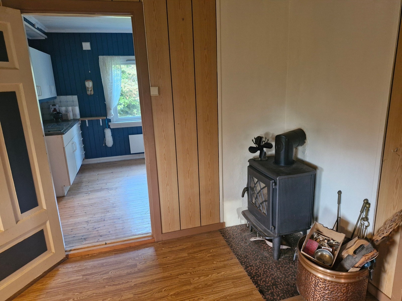 Stue inn mot kjøkken Galleribilde