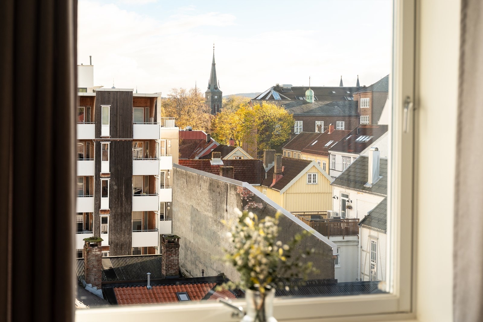 Bygget ble i 1997 omsøkt fra næring til leiligheter, og byr på flere varianter av leilighetstyper. Galleribilde