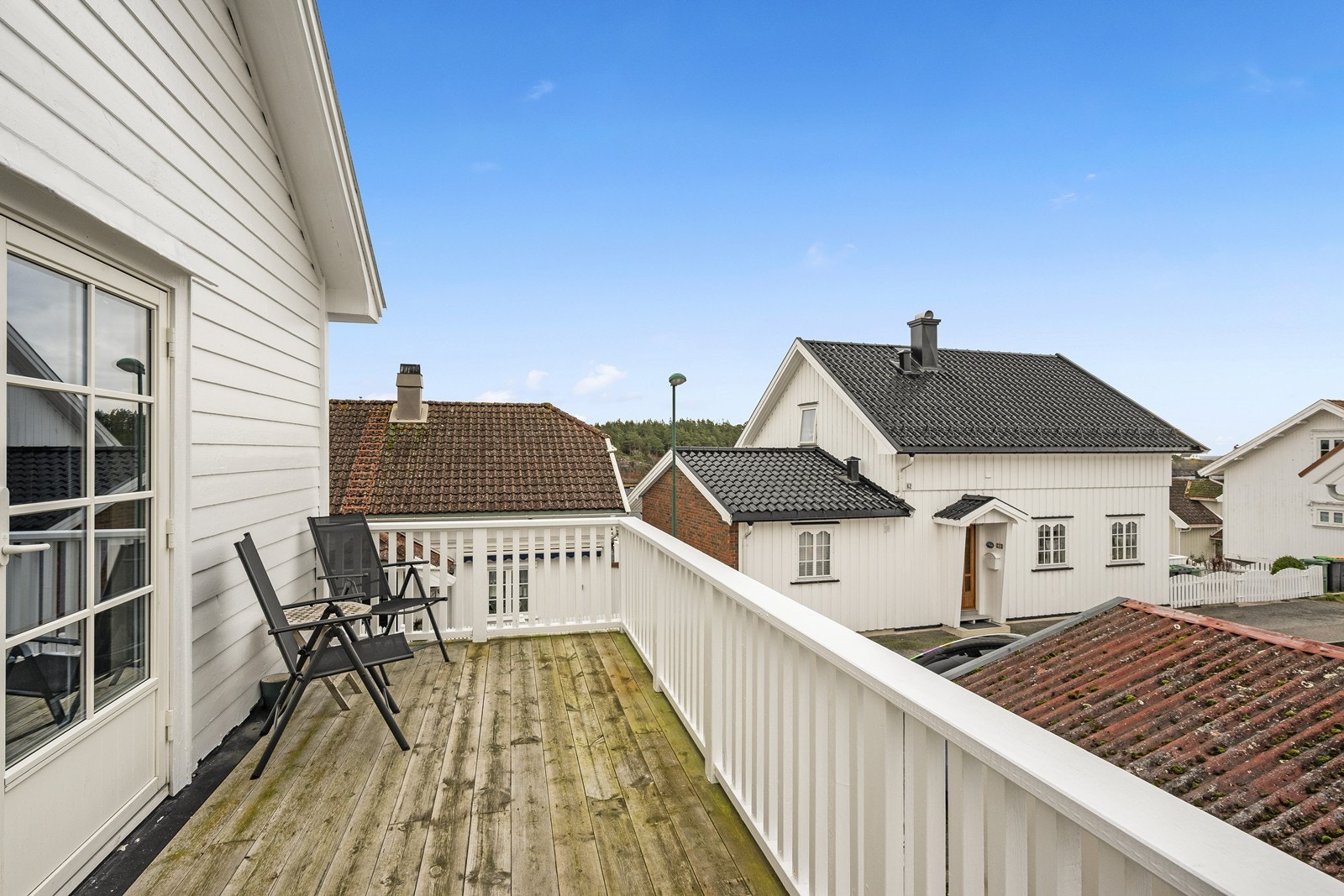 Sørvendt og solrik terrasse Galleribilde