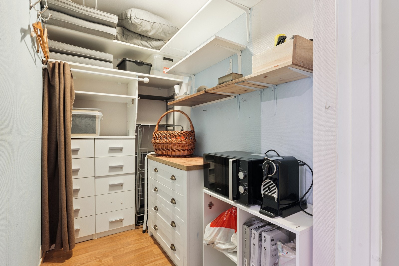 Innvendig bod i leiligheten Galleribilde