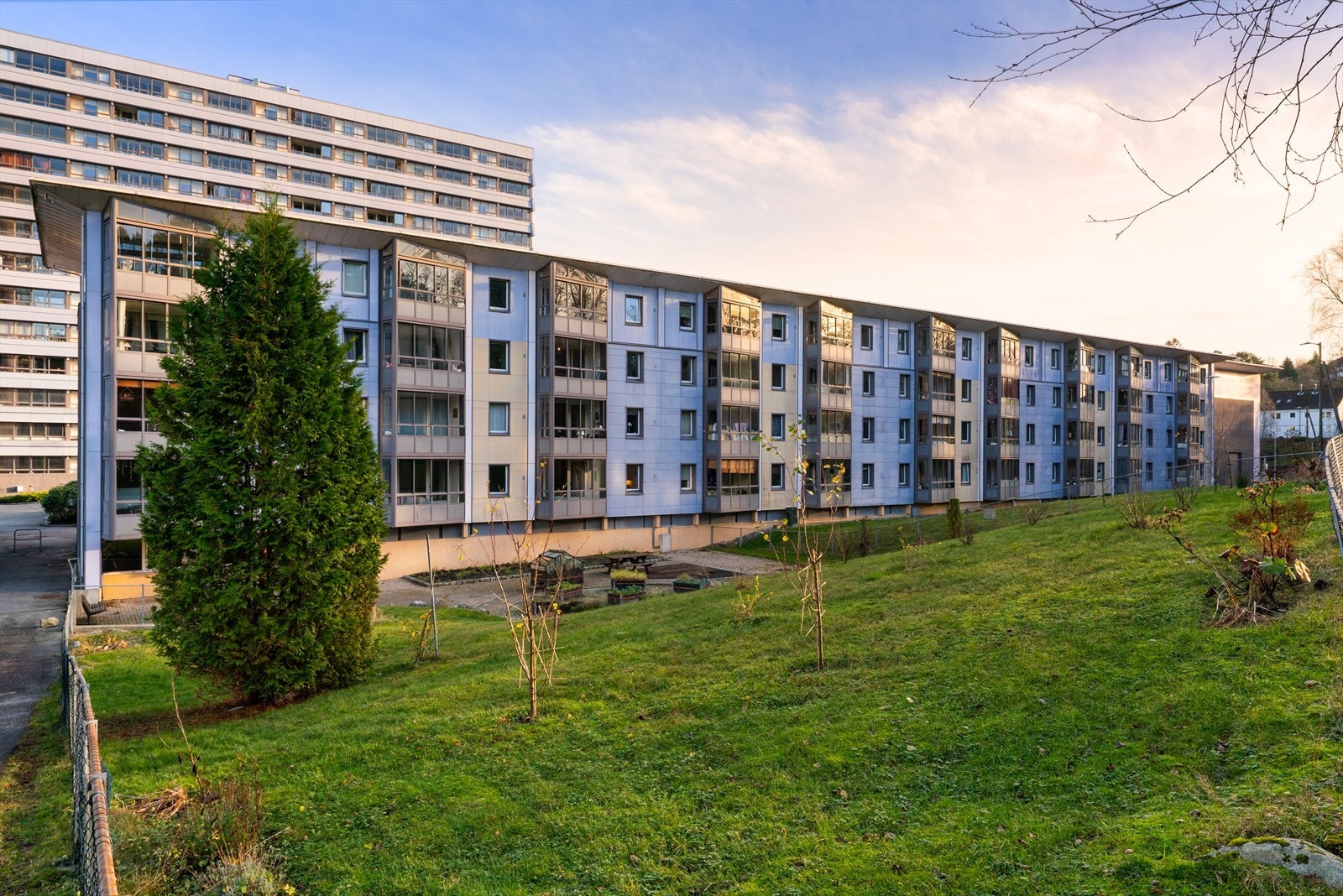 - Fra inngangsdøren er det kun 1 min gange til nærmeste busstopp - Galleribilde