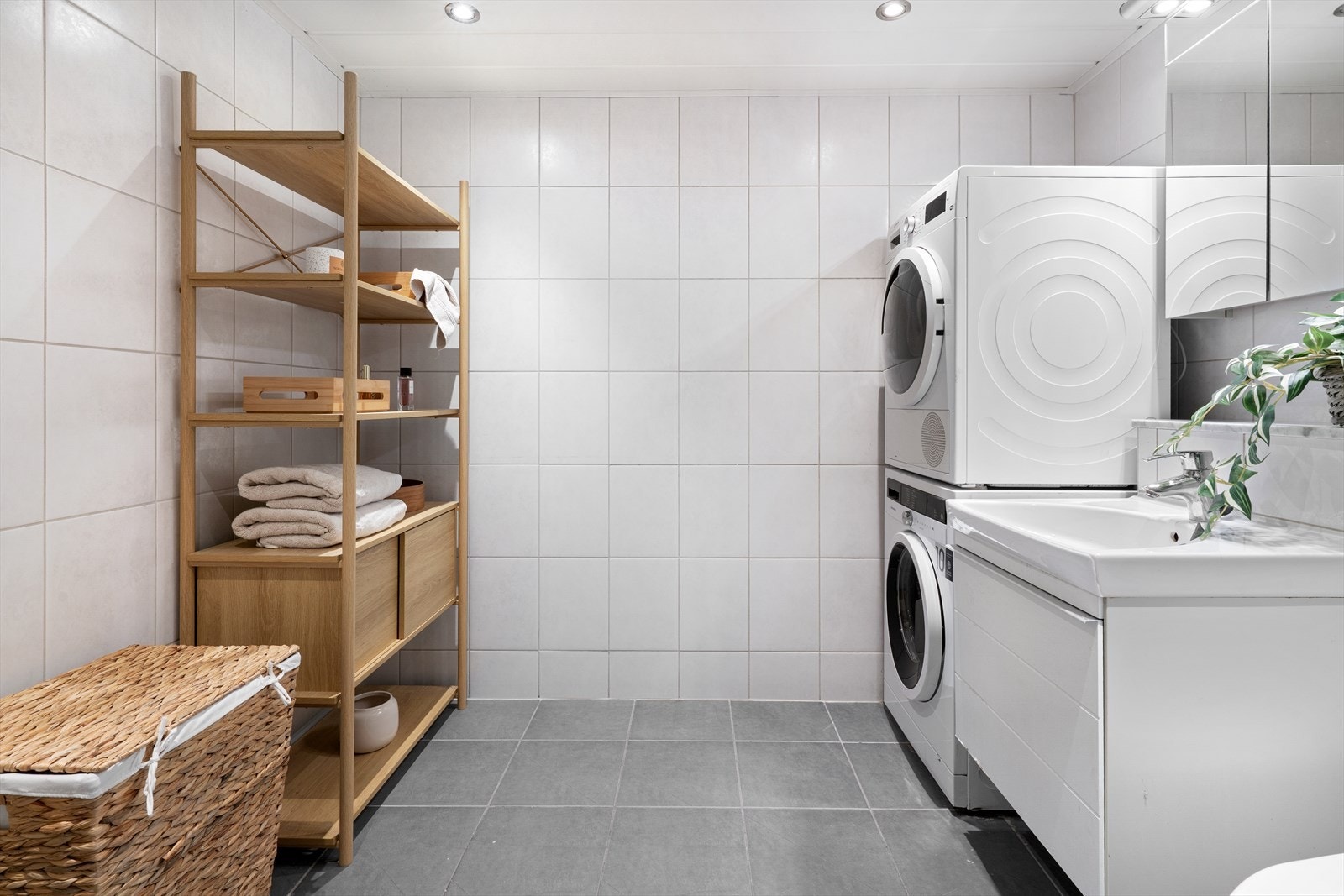 - Helfliset baderom på 7m² med behagelig varme i gulv - Galleribilde